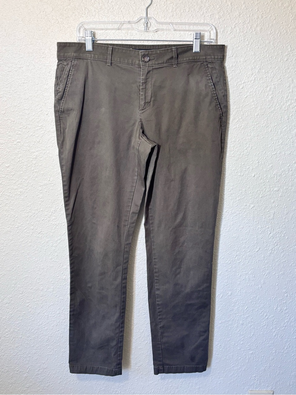 Banana Republic skinny straight army green chino pants. Women’s 8